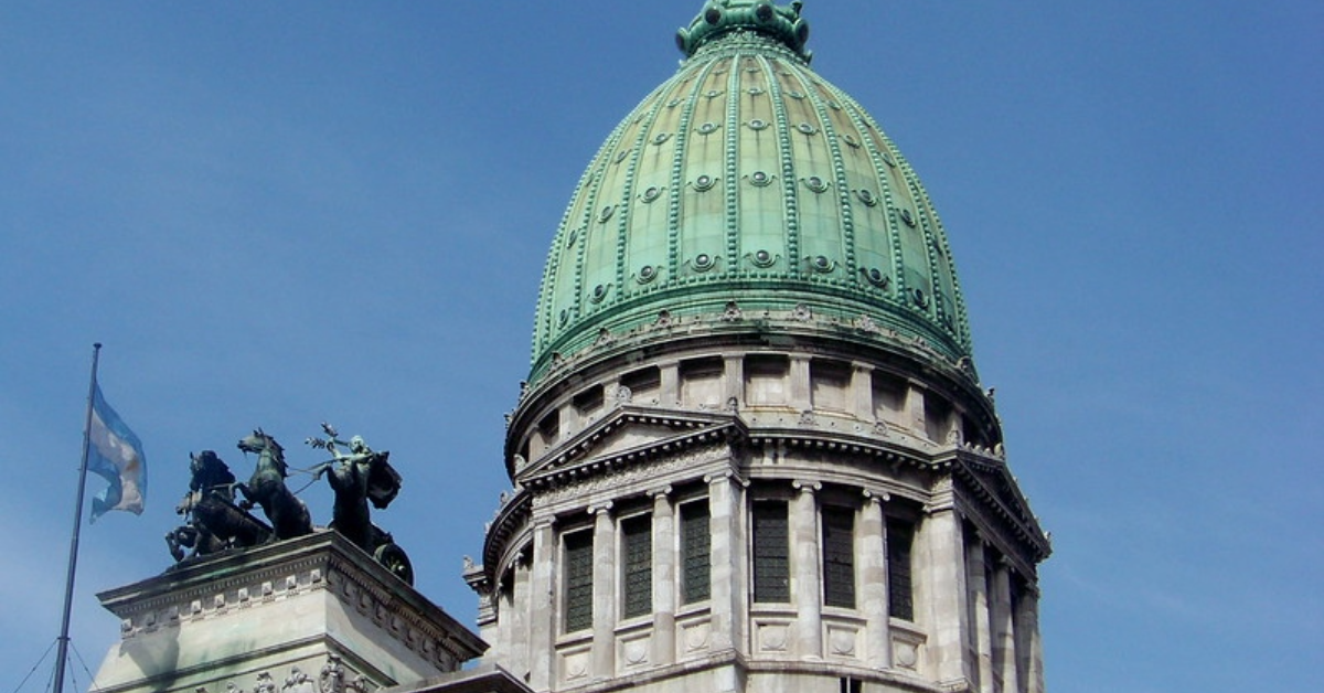 Edificio del Congreso Nacional de Argentina, símbolo de las políticas económicas durante la pandemia.